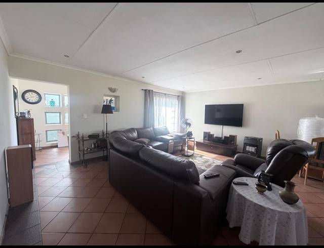 3 BEDROOM PROPERTY TO RENT IN SONNEVELD